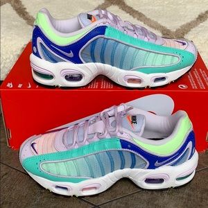 NIKE W AIR MAX TAILWIND IV barely grape/volt-hyper